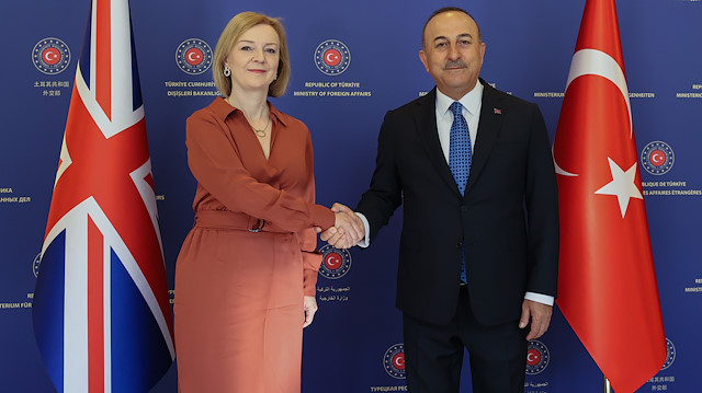 İngiltere Dışişleri Bakanı Liz Truss ve Dışişleri Bakanı Mevlüt Çavuşoğlu.
