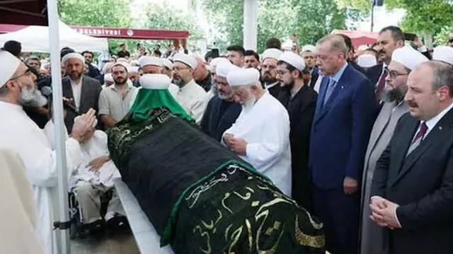 İsmailağa Cemaati lideri Mahmut Ustaosmanoğlu son yolculuğuna uğurlandı