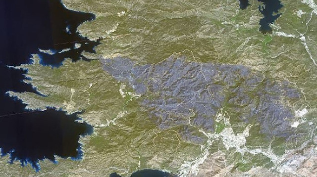 Marmaris'teki yangında tahrip olan bölgelere ait uydu görüntüleri.