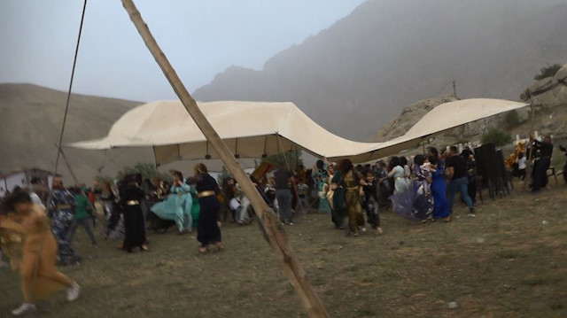 Hakkari'de fırtına düğün çadırını böyle uçurdu