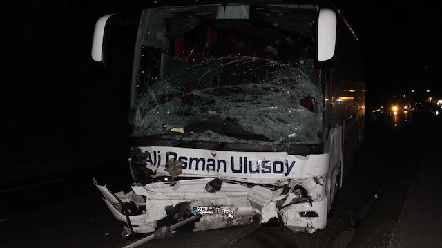 Kastamonu'da yolcu otobüsü ile otomobil kafa kafaya çarpıştı