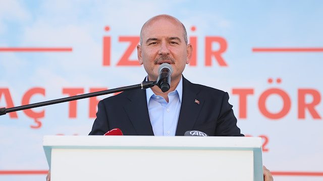 İçişleri Bakanı Soylu, İzmir'de emniyete yeni araçların teslim törenine katıldı.