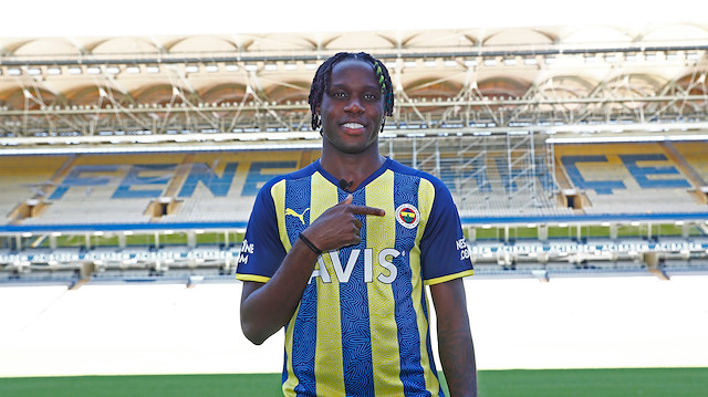 Bruma sezonu Fenerbahçe'de kiralık olarak geçirecek.