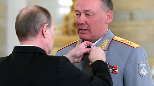 ​Putin Dvornikov'u görevden aldı.