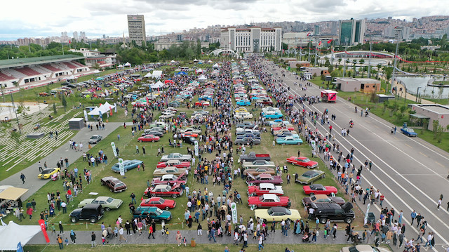 ​Türkiye’nin en büyük klasik otomobil festivali büyük ilgi gördü.
