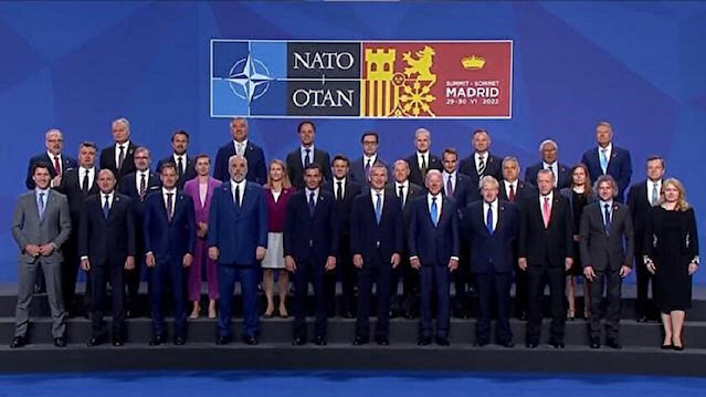 أردوغان يشارك في صورة جماعية لقادة الناتو