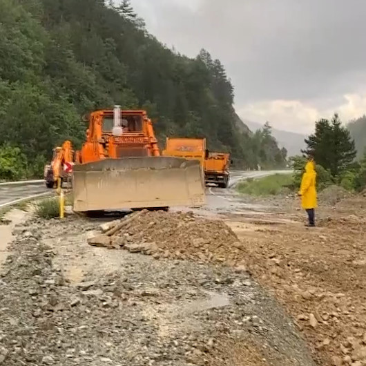 Sağanak sonrası Kastamonu-Ankara kara yolunda onarım çalışması
