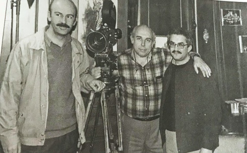 Mustafa Kutlu, Halit Refiğ, Ezel Erverdi, senaryosunu yazdığı “Kurtar Beni” filminin setinden