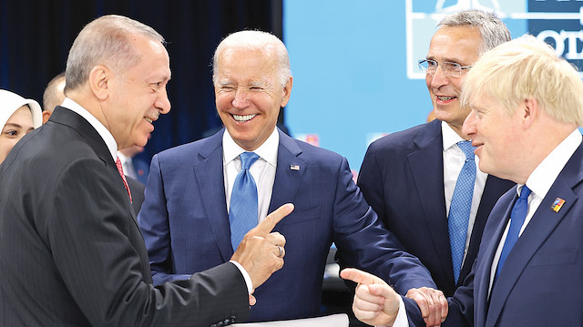 Cumhurbaşkanı Erdoğan'ın ABD Başkanı Joe Biden ve İngiltere Başbakanı Boris Johnson ile samimi görüntüleri dikkat çekti.
