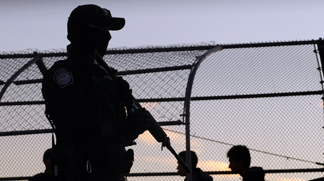 ABD, Meksika sınırına 5 bin 200 asker gönderiyor