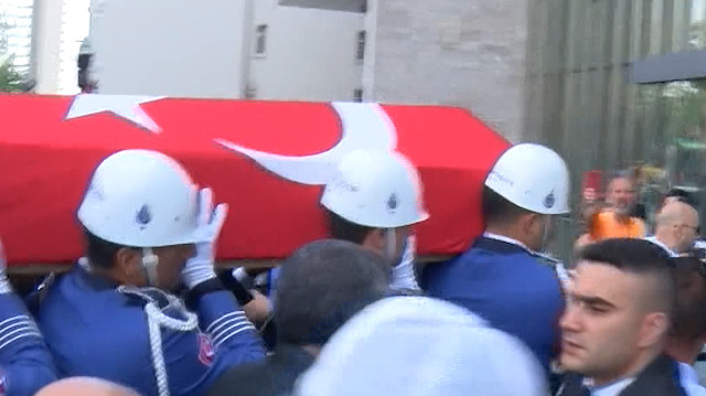 Cüneyt Arkın'ın naaşı AKM'ye getirildi