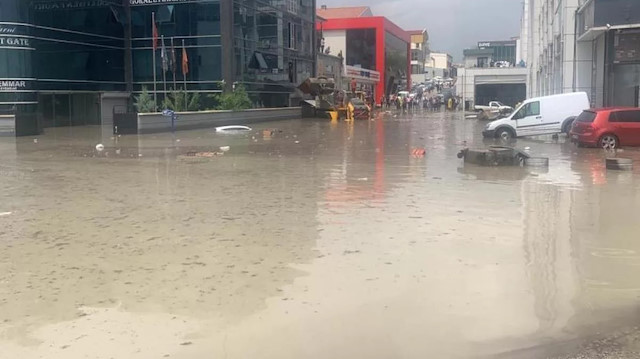 Ankara'da yağış etkili oluyor.