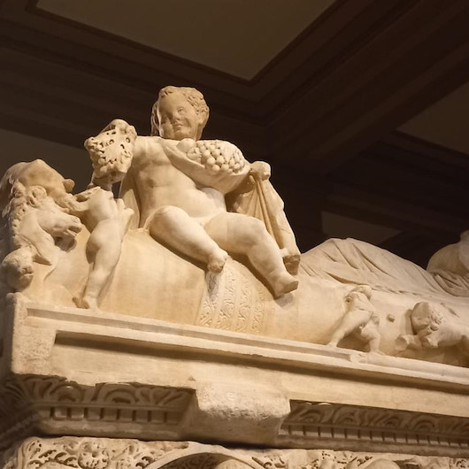 Eros başı İstanbul Arkeoloji Müzesindeki lahdine kavuştu