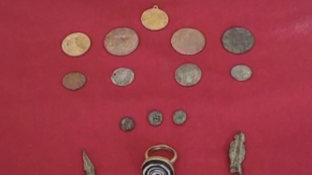 İzmir'de 21 tarihi eser ele geçirildi