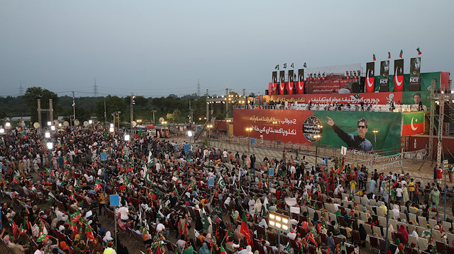 Eski Pakistan Başbakanı İmran Han, hükümet karşıtı protesto yürüyüşü başlattı