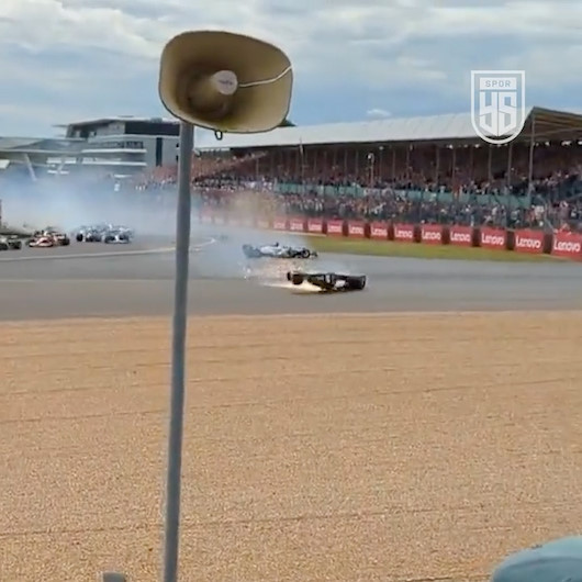 Formula 1de feci kaza: Defalarca takla atan araç tribünlere çarparak durabildi