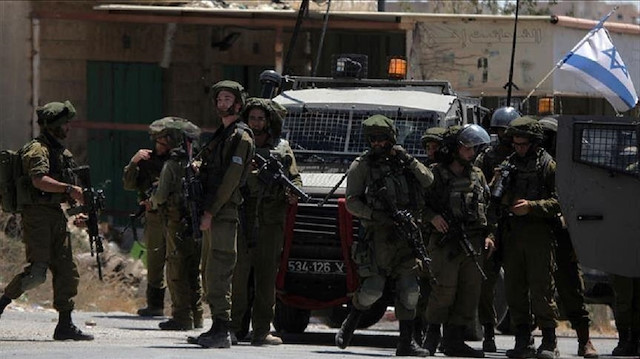 جنود الاحتلال يعتقلون فلسطينيين بدعوى "محاولتهما التسلل من غزة"