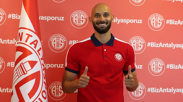 Ömer Toprak, Antalyaspor ile 2 yıllık sözleşme imzaladı.