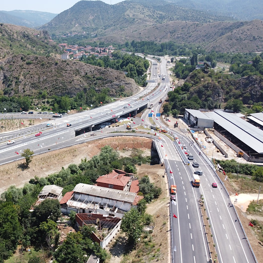 Bakan Karaismailoğlu: Bilecikte açılan köprülü kavşakla yıllık 8 milyon lira tasarruf sağlanacak