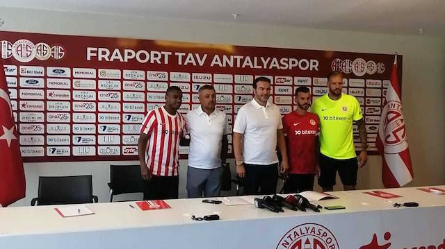 Antalyaspor üç futbolcusuyla sözleşme uzattı