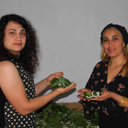 Bebek gibi bakıyorlar: 1,5 ayda 34 bin lira kazanıyorlar