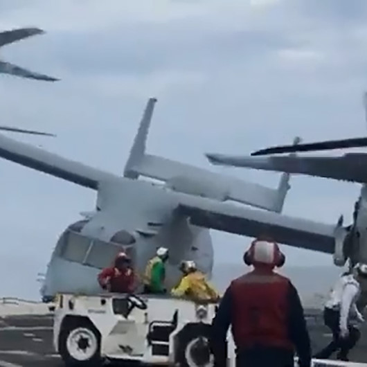 ABDye ait askeri uçağın savaş gemisine çarptığı anlar paylaşıldı
