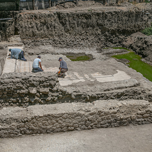 Hataydaki inşaat kazısında Roma dönemi villa kalıntısı ve taban mozaiği bulundu
