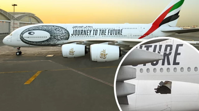 Emirates'e ait uçakta açılan delik böyle görüntülendi.
