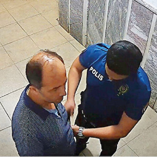Ev sahibi kiracıyı silahla rehin aldı