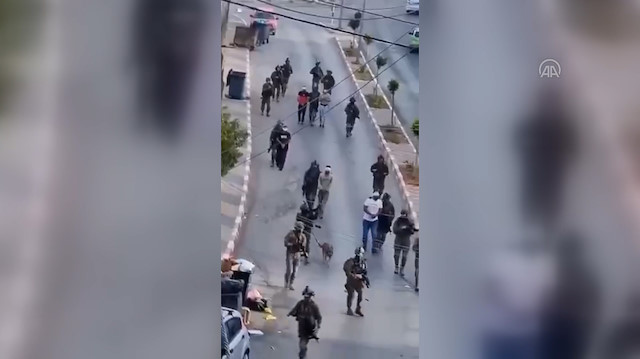 İşgalci İsrail güçleri Batı Şeria'nın Silvad beldesine baskın düzenledi