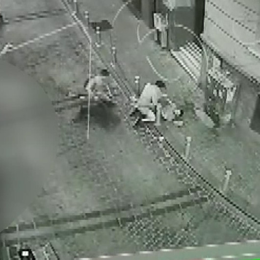 Beyoğlunda pitbullu gaspçılar kamerada