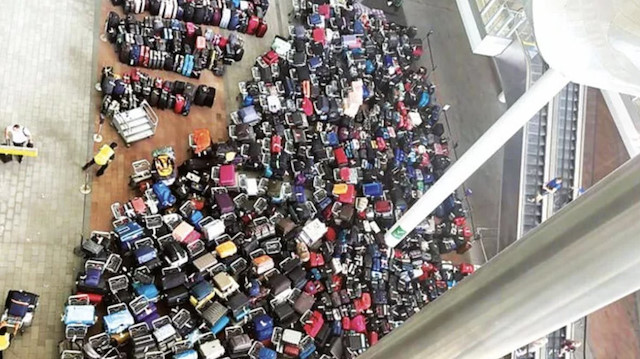 Avrupa'daki havalimanlarında çalışacak personel bulamıyorlar: Bavullar ortada kaldı