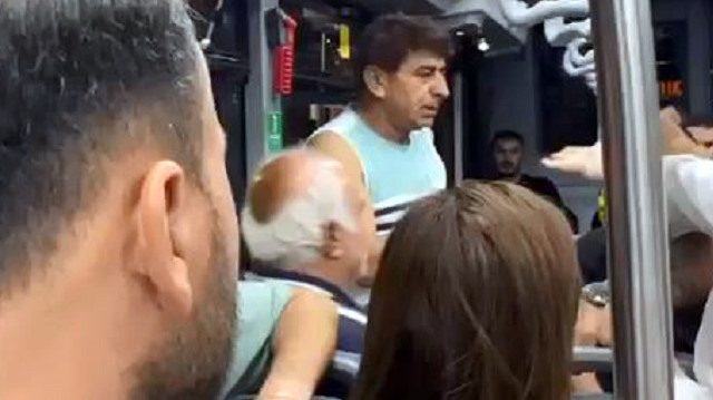 Metrobüs sapığını yolcular böyle yakaladı.