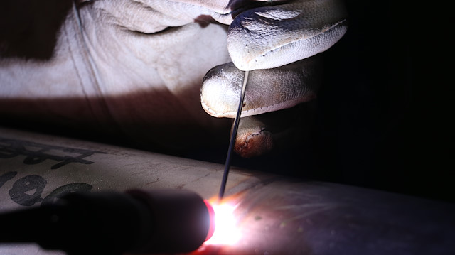 Dr. Öğretim Üyesi Gökhan Tımaç ve ekibi, makine, metal, gemi, inşa, otomotiv ve benzeri birçok endüstriyel sektörde kullanılan kaynak yöntemlerine uyumlu, esnek, her pozisyona göre ayarlanabilen, teleskopik, küresel mafsal bağlantılı, taşınabilir, ısıya dayanıklı aparat tasarladı.