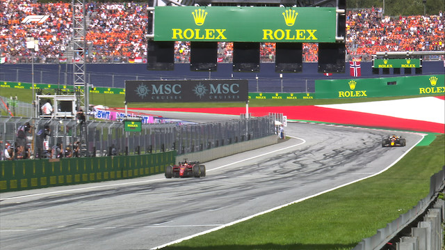 Monakolu Leclerc, bu sezon ilk kez ilk sırada başlamadığı bir yarışta galip geldi.