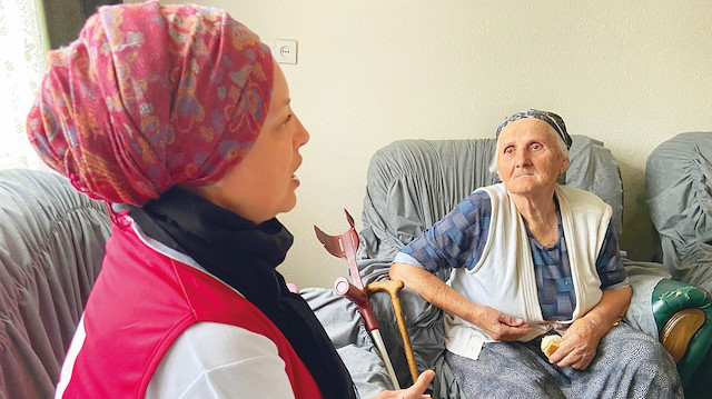 80 yaşındaki Aişa 
Paşanbegoviç, Kızılay 
ekiplerini görünce mutluluk 
gözyaşları döktüğü söyledi.