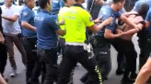Kahramanmaraş'ta polise saldıranları linç edilmekten polis kurtardı