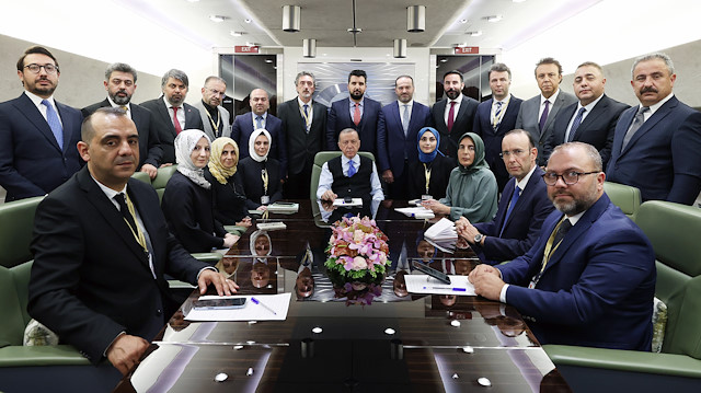 Cumhurbaşkanı Erdoğan, İran dönüşü aralarında Yeni Şafak gazetesi yazarlarından Nuriye Çakmak Çelik'in de bulunduğu gazetecilerin sorularını yanıtladı. 