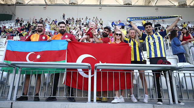 Türk taraftarlar Fenerbahçe'ye destek için Miejski Stadı'nda