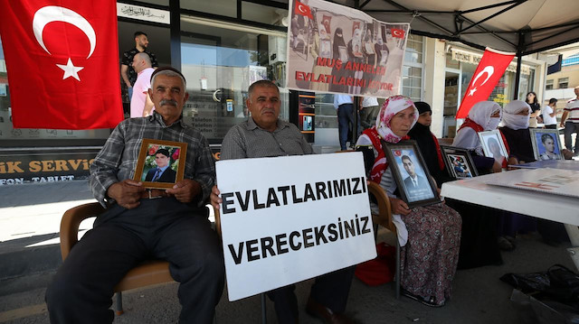 Muşlu aileler HDP il binası önündeki oturma eylemini sürdürdü.