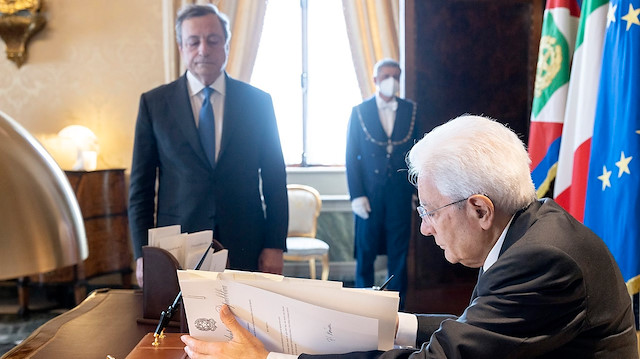 İtalya Cumhurbaşkanı Sergio Mattarella parlamentoyu feshetti.