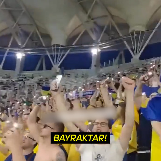 Dinamo Kiev taraftarlarının Bayraktar TB2 tezahüratı stadyumu inletti