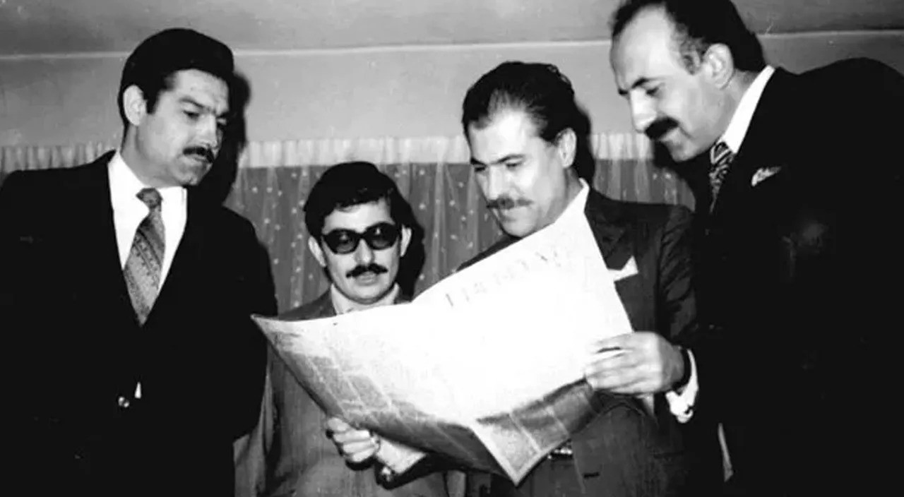 Akif İnan, Rasim Özdenören, Nuri Pakdil ve Erdem Bayazıt Edebiyat Dergisi'ni incelerken (Yıl: 1969)