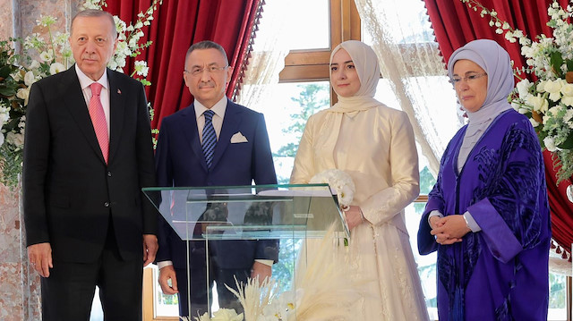 Cumhurbaşkanı Yardımcısı Fuat Oktay ile Cumhurbaşkanı Danışmanı Hümeyra Şahin evlendi.