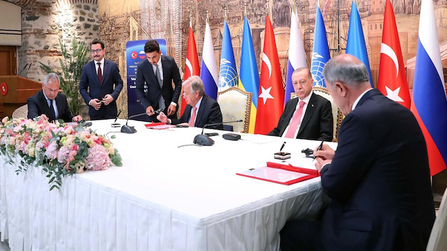 Türkiye, Rusya, Ukrayna ve BM arasında "Tahıl ve Yiyecek Maddelerinin Ukrayna Limanlarından Emniyetli Sevki Girişimi Belgesi" imzalandı.