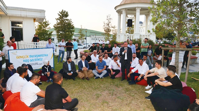 Sultanbeyli'de gerçekleşen programda milletvekilleri ve parti yöneticileri; gençler başta olmak üzere ilçedeki vatandaşlarla buluştu. 