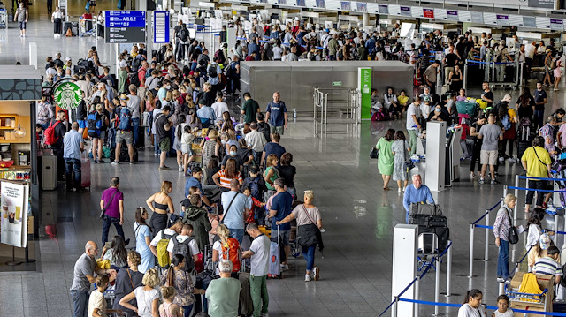 Lufthansa grevi Almanya'da havalimanlarını kilitledi