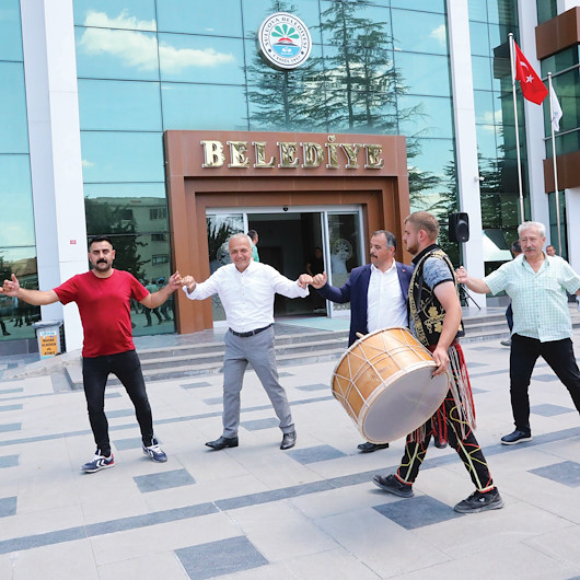 Suluova Belediyesinde davullu-zurnalı zam kutlaması