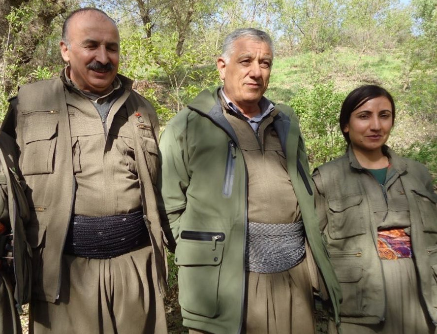 Terörist Hatice Hezer (sağda)