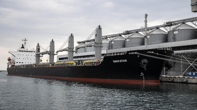 Tahıl yüklü gemi Lübnan'a gitmek üzere Odessa Limanı'ndan hareket edecek